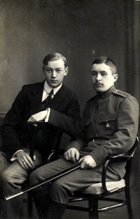 А.И. Нелиус с приятелем. 1916.
