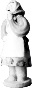 Дворничиха. Папье-маше, гипс, роспись яичными пигментами. В.16,5, д.6,5. 1963.