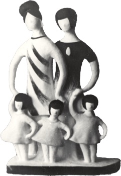 Композиция "Детский сад". Обожженная белая глина. Роспись яичными пигментами. В.24, д.15,5. 1966.