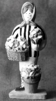 Цветочница. Обожженная глина, яичный пигмент. В.21, д.9,5. 1967.